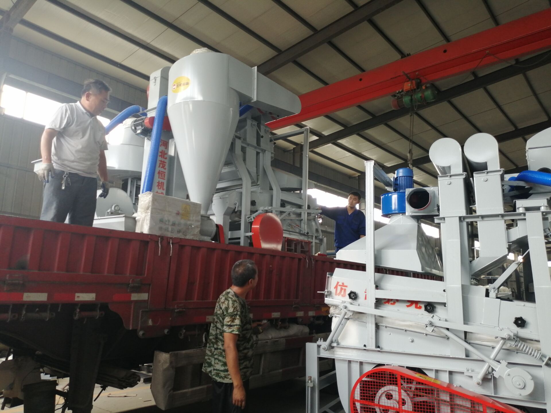 雙比重復式精選機，包裝機，除塵器裝車發(fā)貨